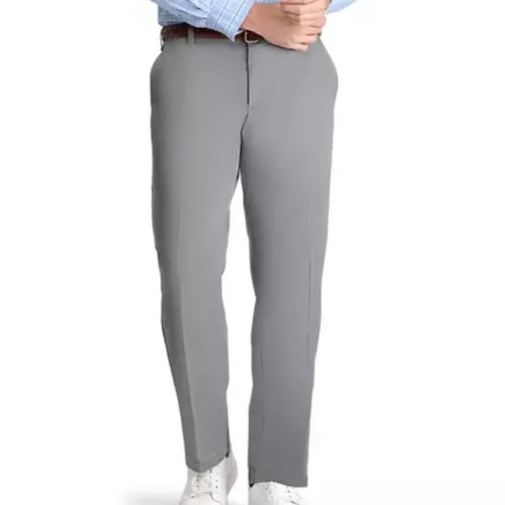 IZOD Men’s Classic Straight Fit Flat Front Light Gray Chinos Size 34/32